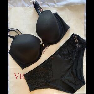 NWT Victoria’s Secret Set Size 34DD/M